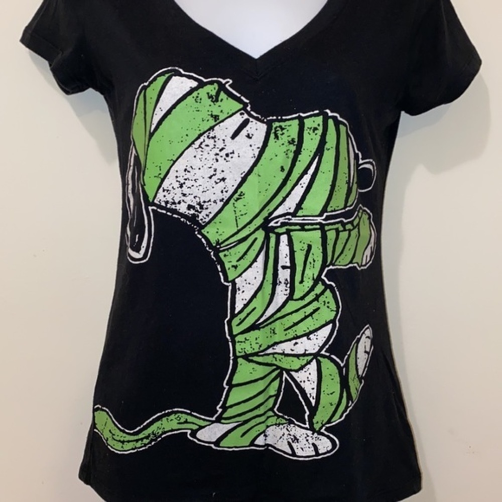 Women’s Peanuts Black Snoopy Mummy V-Neck Tee - Picture 5 of 9